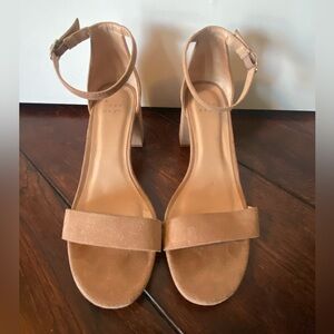 Like-new strappy sandals